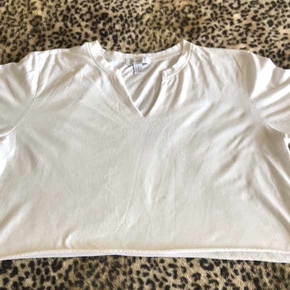 White Tee Shirt/Crop Top - Picture 2 of 8